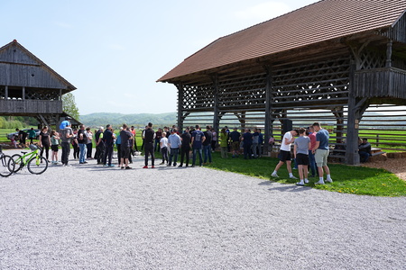 DK Sekanje pirhov (200)